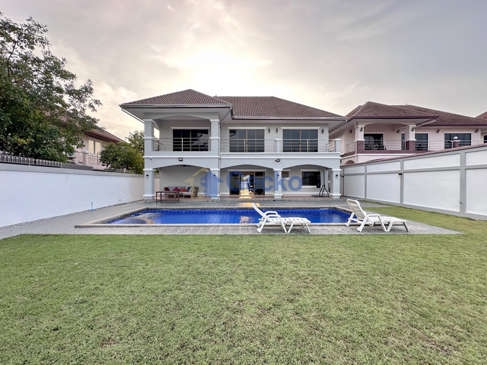 4 Bedrooms House in Lakeside Court  East Pattaya H011312 (Photo 1)