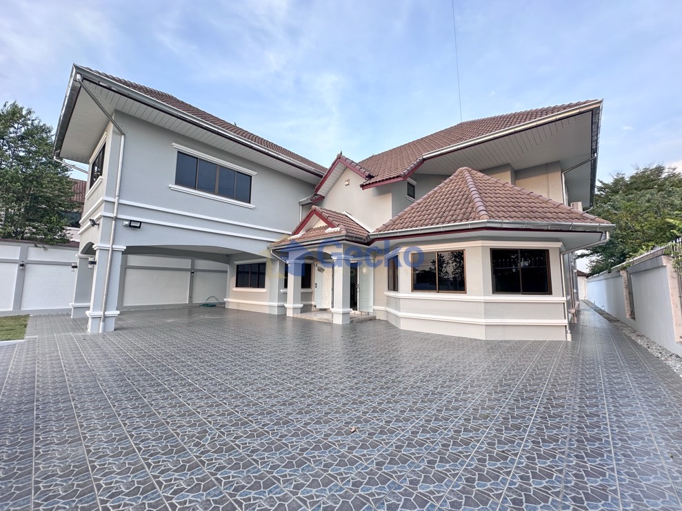 4 Bedrooms House in Lakeside Court  East Pattaya H011312 (Photo 3)