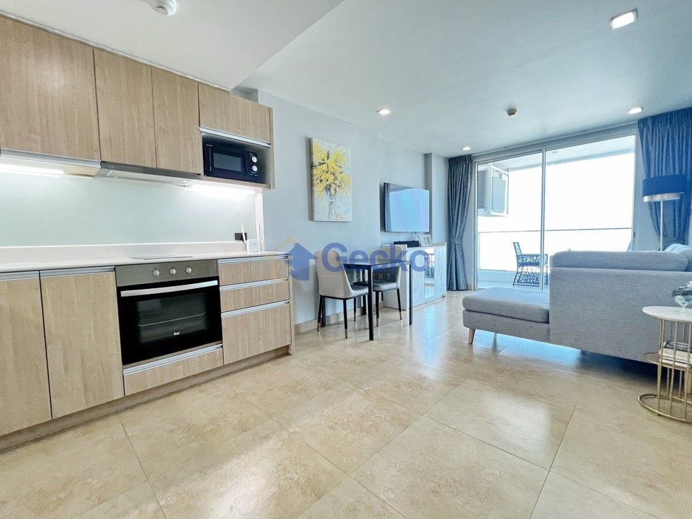 1 Bedroom Condo in The Cliff Pratumnak C011316 (Photo 2)