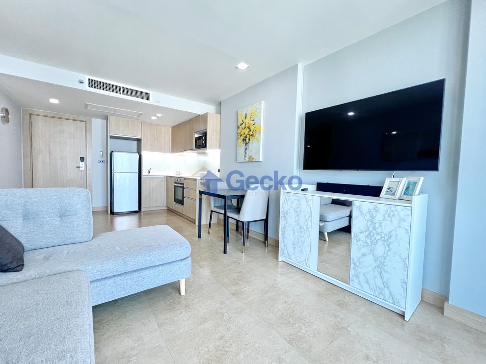 1 Bedroom Condo in The Cliff Pratumnak C011316 (Photo 3)