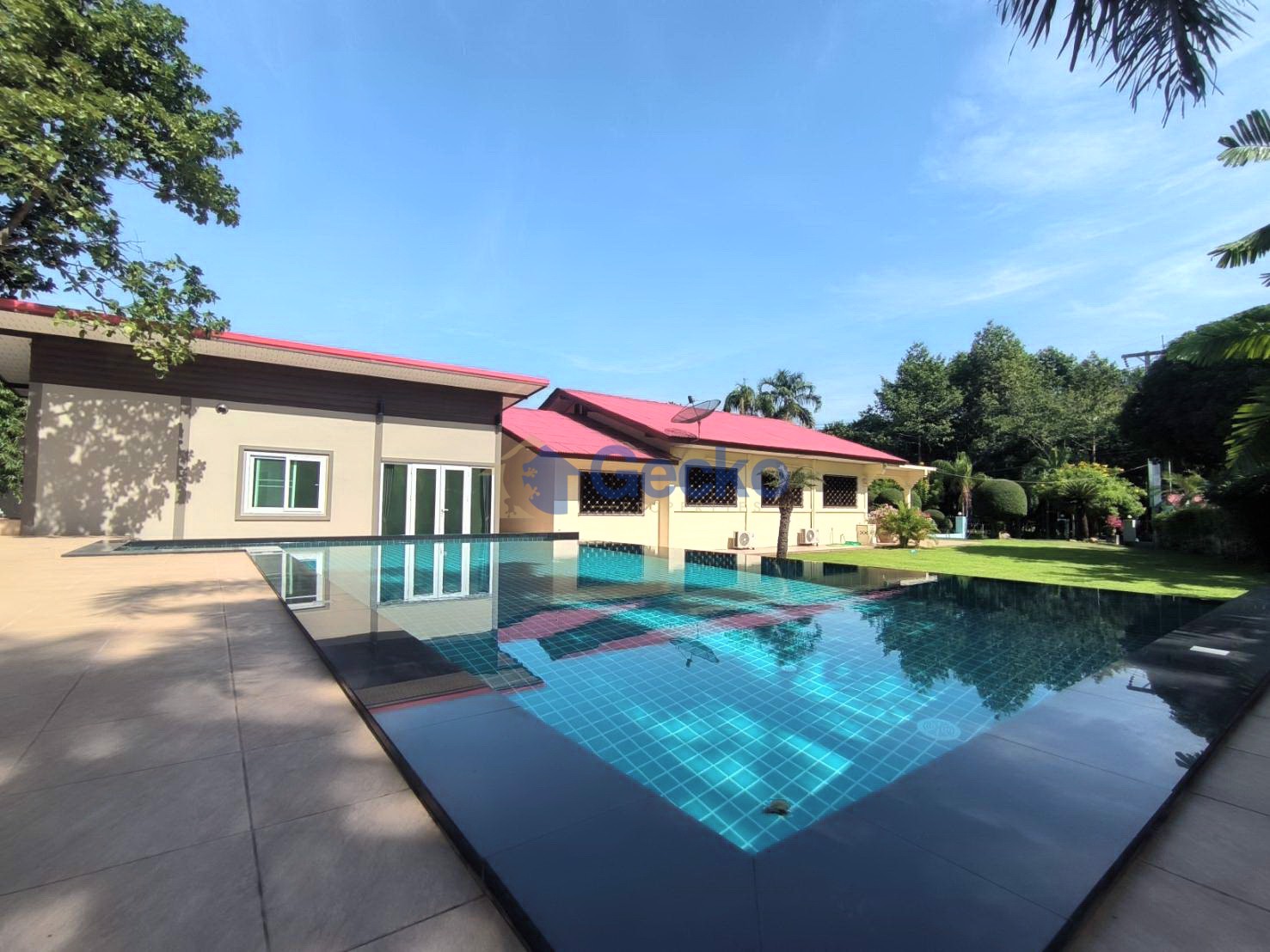 4 Bedrooms House  East Pattaya H010649