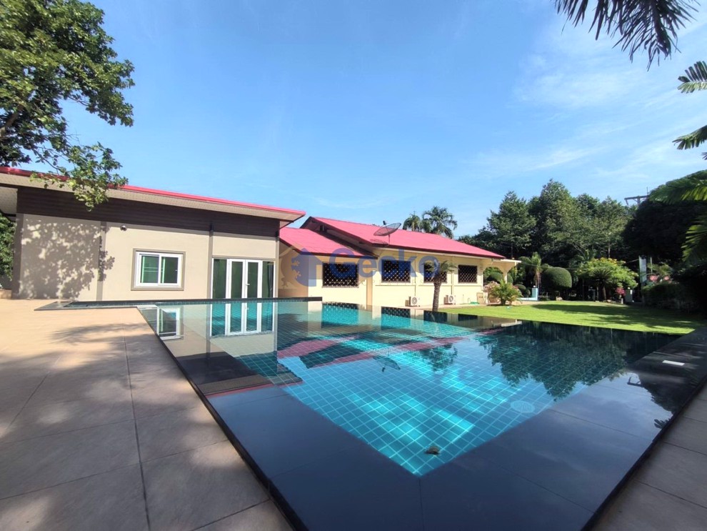 4 Bedrooms House  East Pattaya H010649 (Cover Photo)