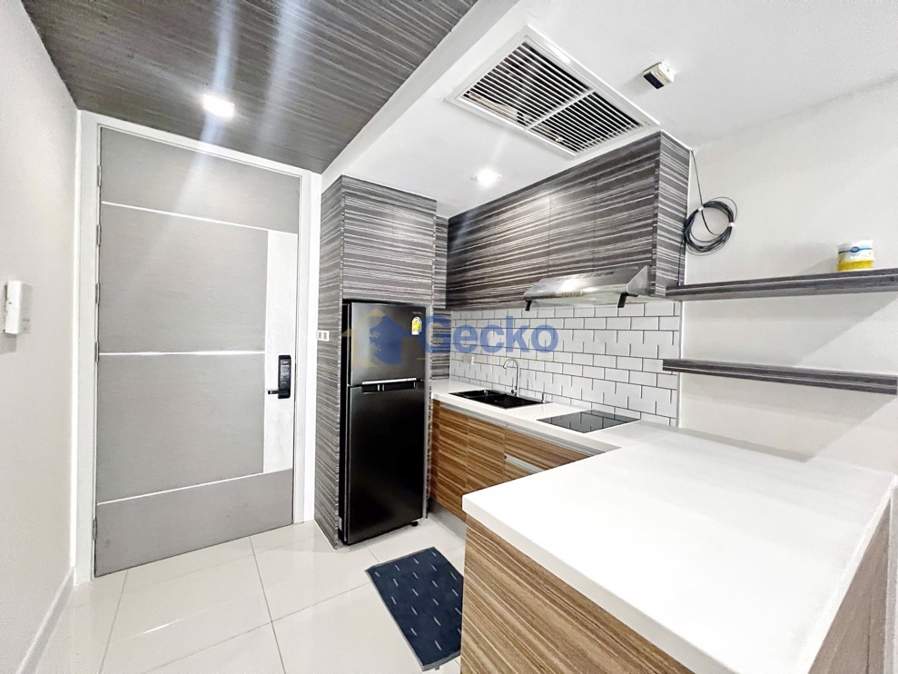 2 Bedrooms Condo in Apus Condominium Central Pattaya C011249 (Photo 4)