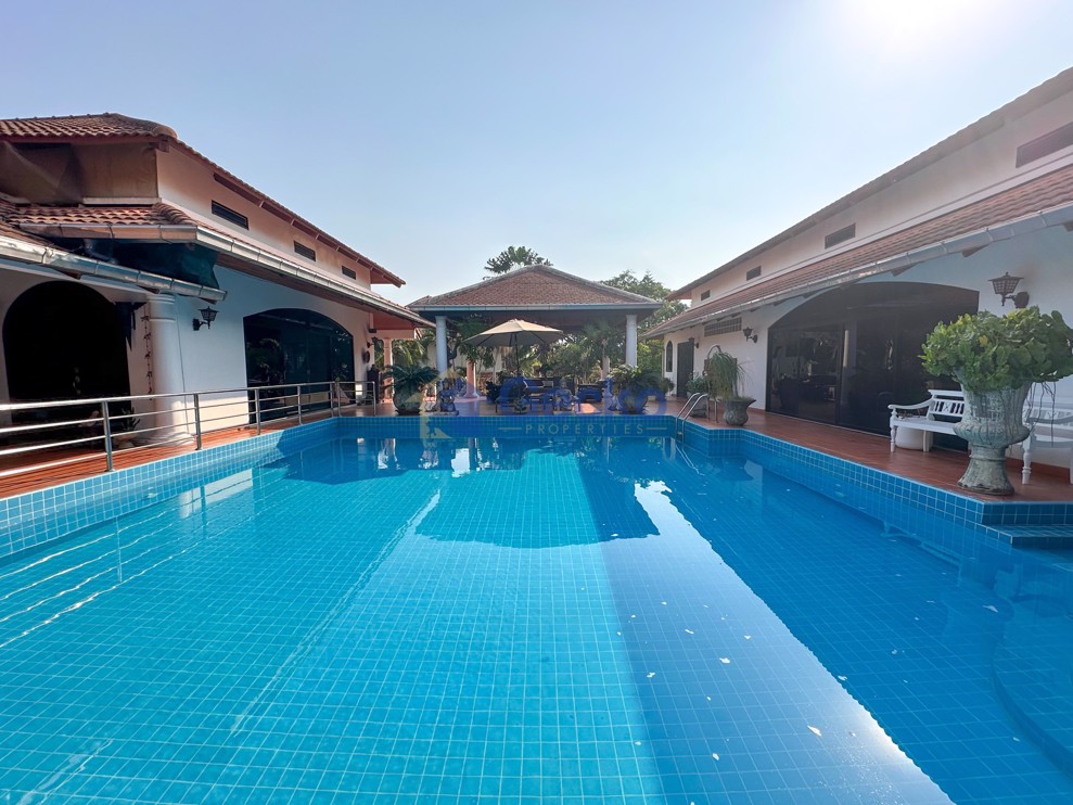 6 ห้องนอน บ้าน in Paradise Villas 1  พัทยาตะวันออก H011344 (Cover Photo)