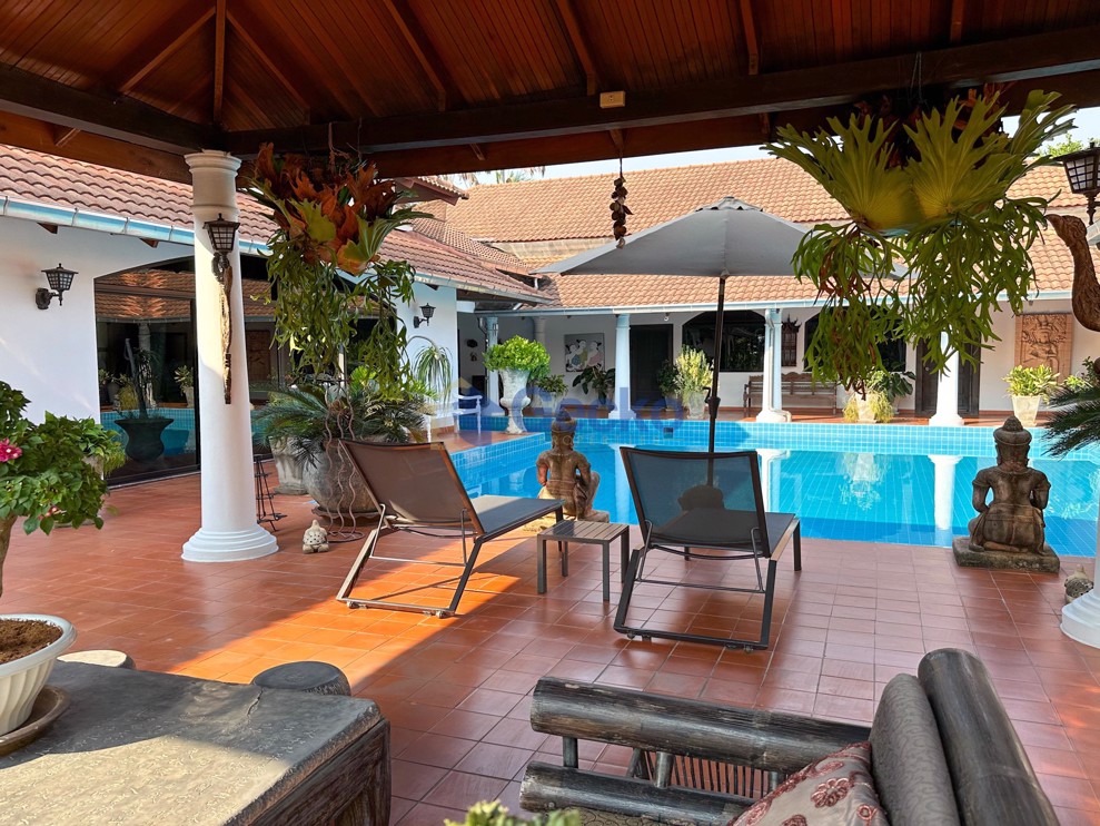 6 ห้องนอน บ้าน in Paradise Villas 1  พัทยาตะวันออก H011344 (Photo 3)