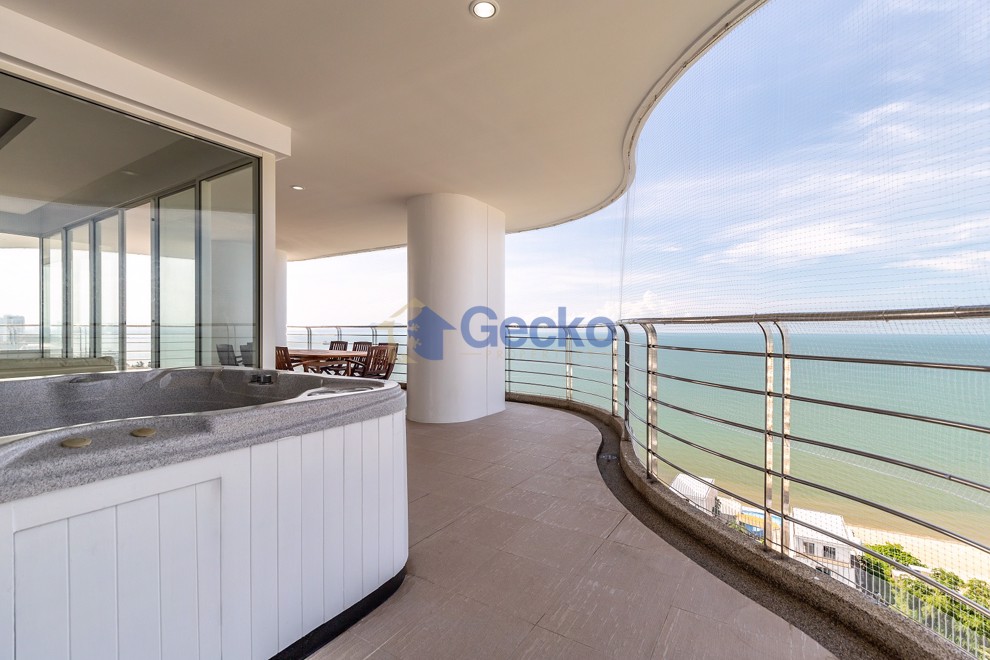 3 Bedrooms Condo in The Residences at Dream Pattaya Na Jomtien C011363 (Photo 2)
