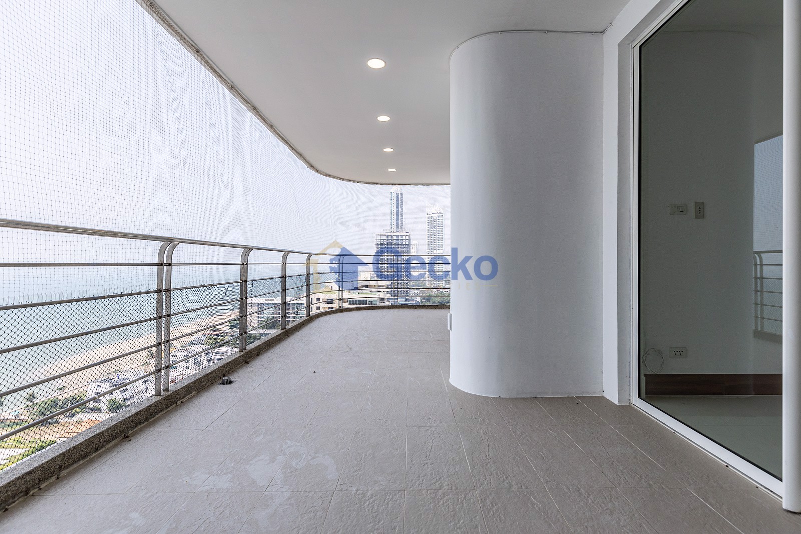 2 Bedrooms Condo in The Residences at Dream Pattaya Na Jomtien C011364