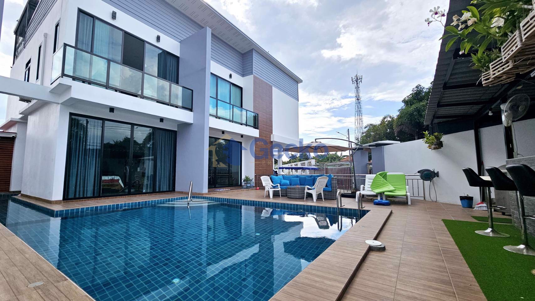 8 ห้องนอน บ้าน  พัทยาตะวันออก H011371