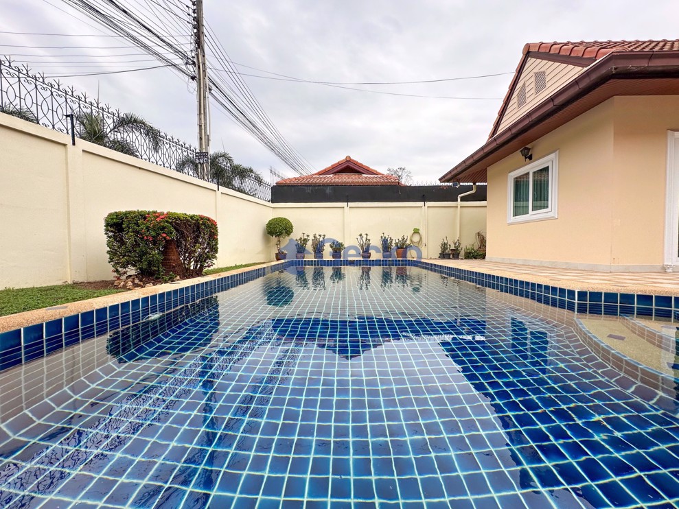 4 Bedrooms House  East Pattaya H007651 (Cover Photo)