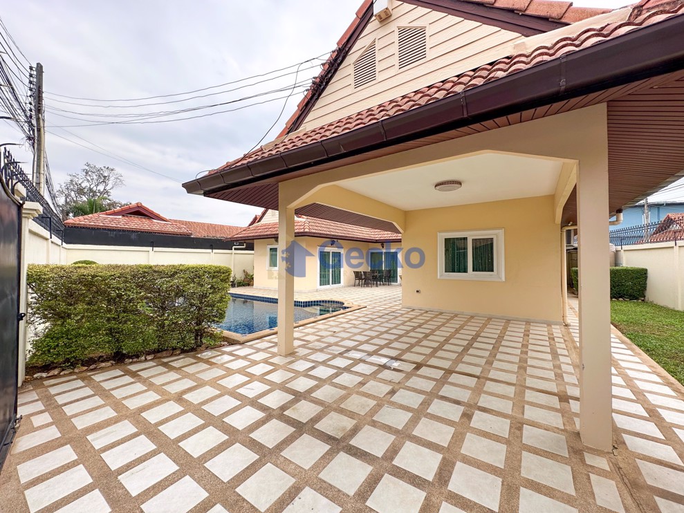 4 Bedrooms House  East Pattaya H007651 (Photo 2)