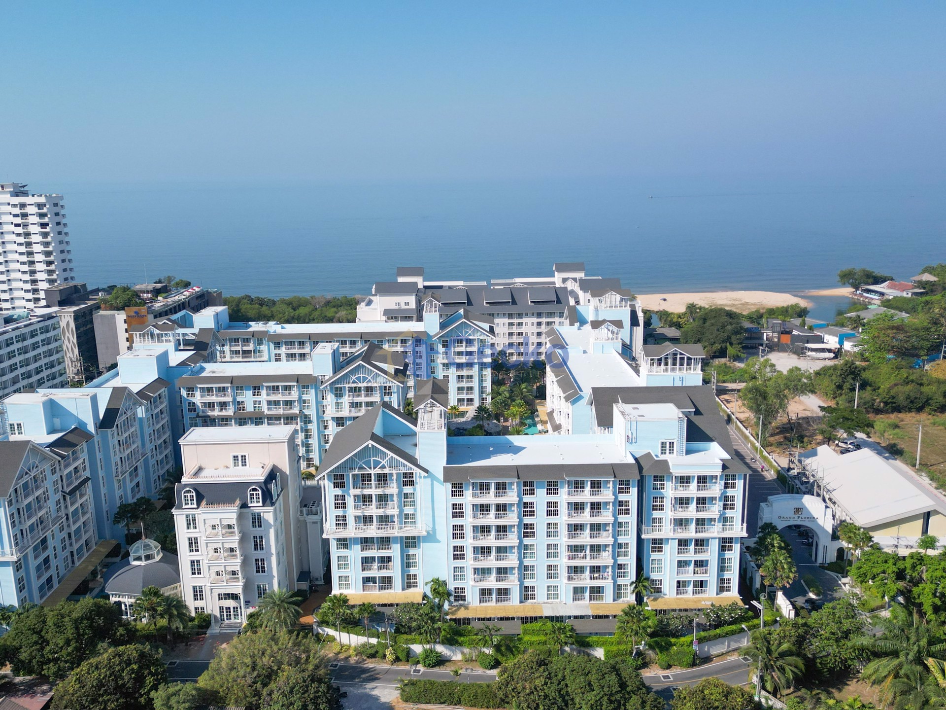 Grand Florida Beachfront Condo Resort