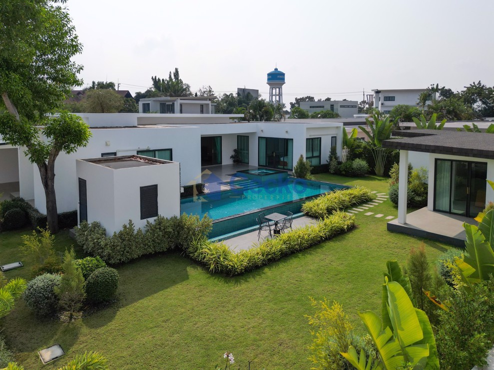 4 Bedrooms House in Palm Lakeside  East Pattaya H007170 (Photo 1)