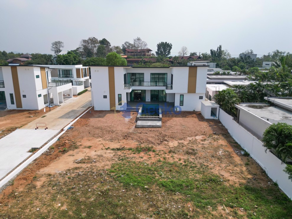 6 Bedrooms House in Palm Lakeside  East Pattaya H007173 (Photo 3)