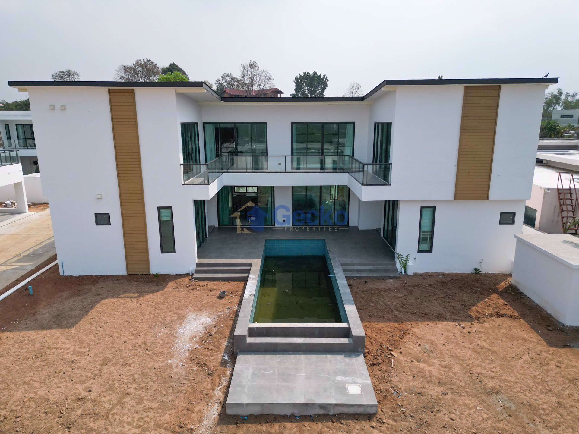 6 Bedrooms House in Palm Lakeside  East Pattaya H007173