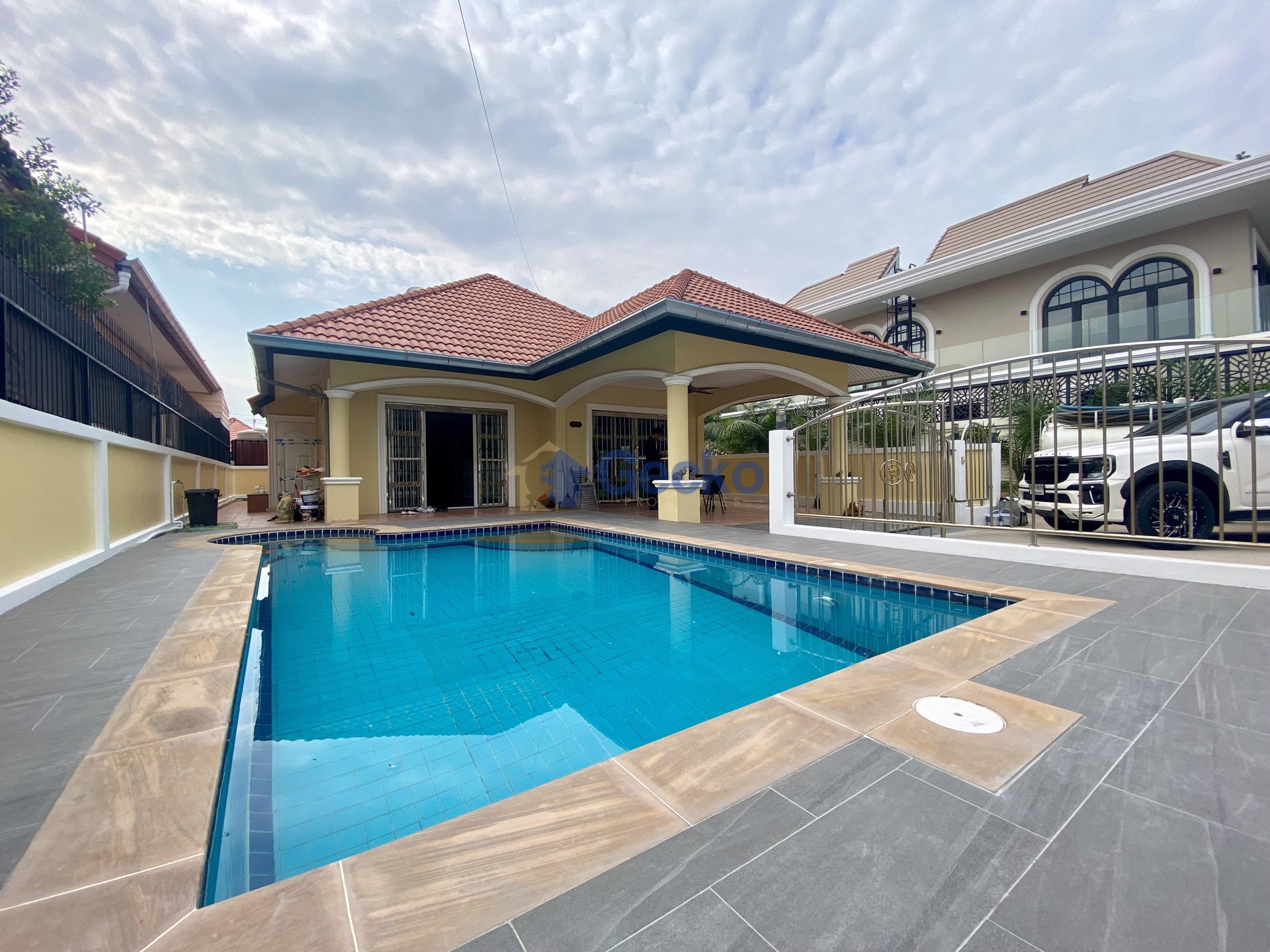 3 Bedrooms House  East Pattaya H011385