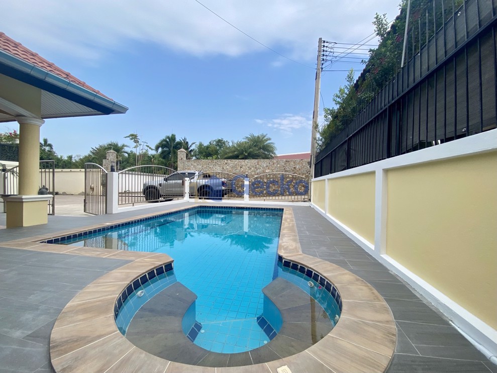 3 Bedrooms House  East Pattaya H011385 (Photo 2)