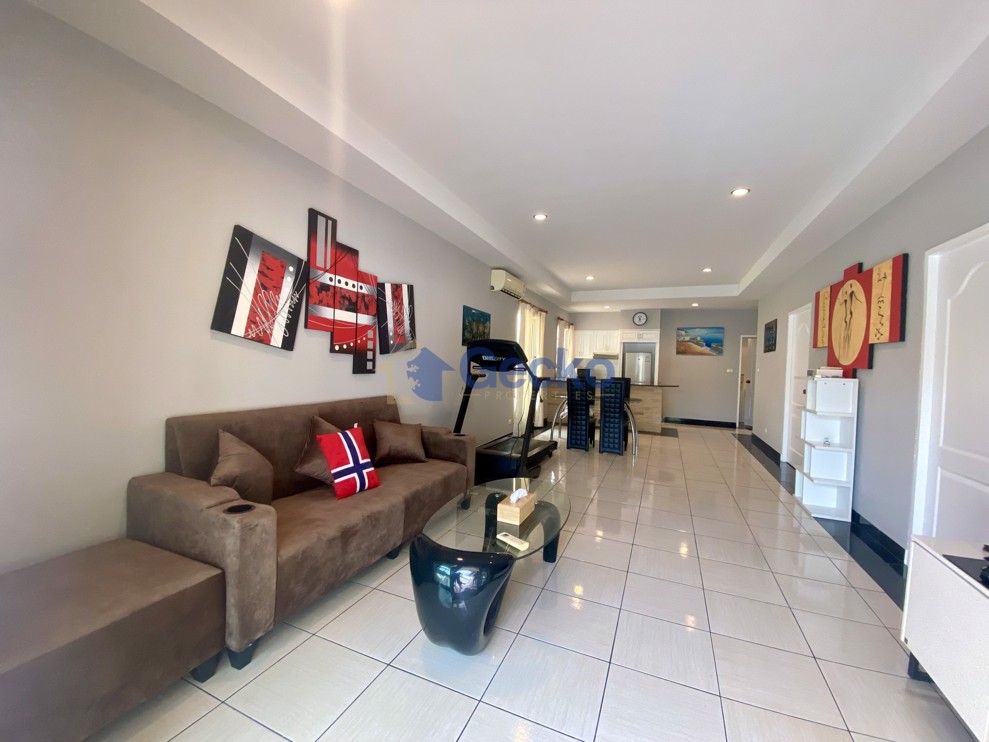 3 Bedrooms House  East Pattaya H011385 (Photo 4)