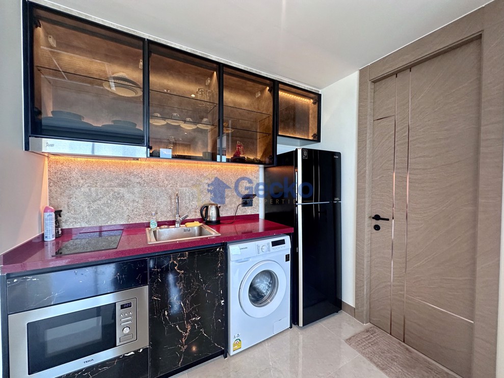 Condo in The Riviera Ocean Drive  Jomtien C011387 (Photo 3)