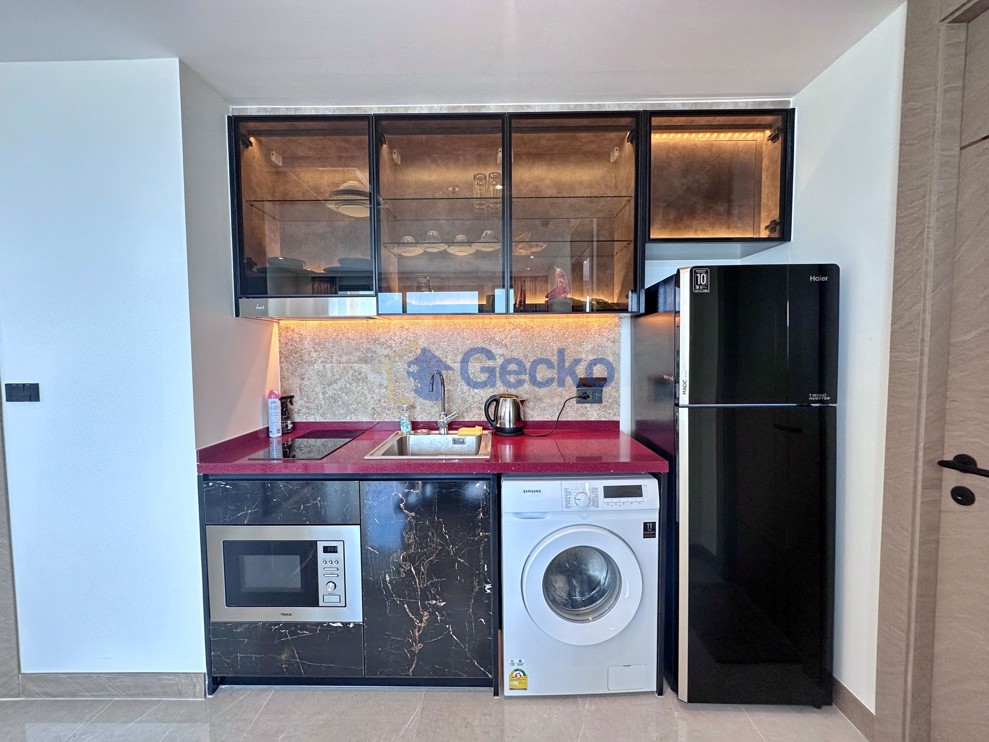 Condo in The Riviera Ocean Drive  Jomtien C011387 (Photo 2)