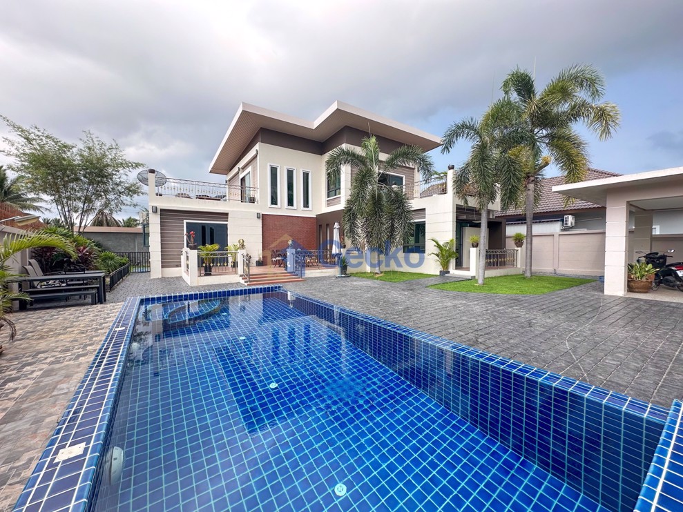 5 Bedrooms House  Bang Saray H005022 (Cover Photo)