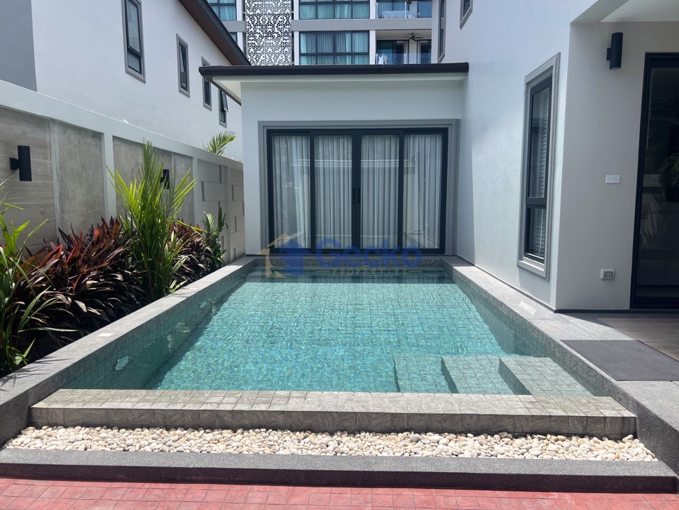 5 Bedrooms House in Serenity Jomtien Villas  Jomtien H011395 (Photo 1)