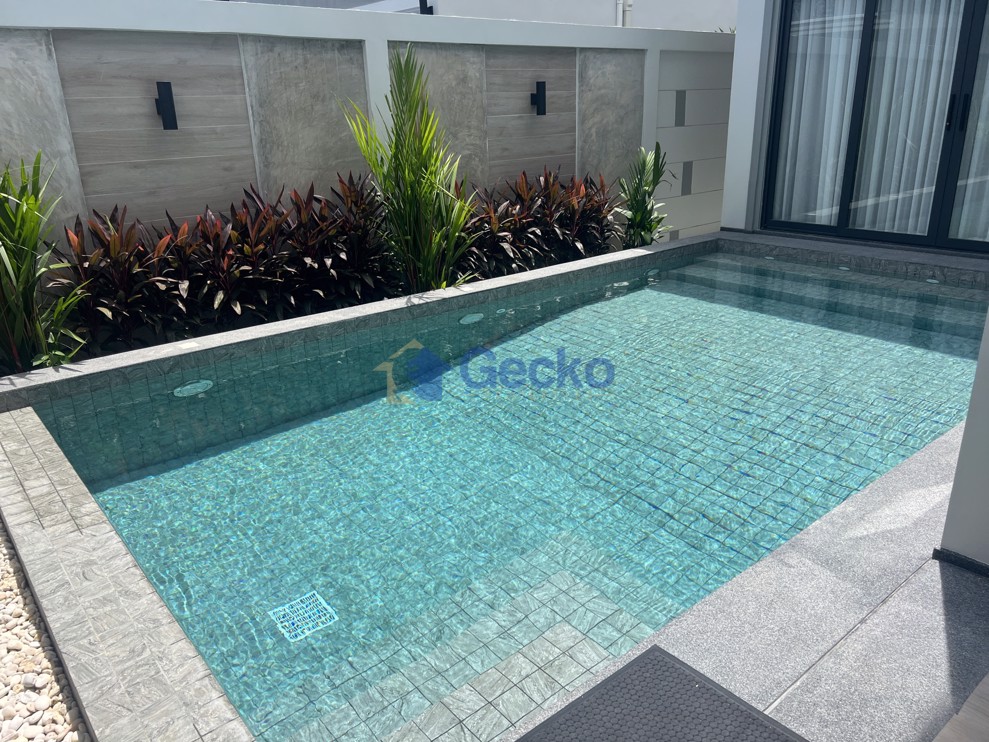 5 Bedrooms House in Serenity Jomtien Villas  Jomtien H011395 (Photo 2)