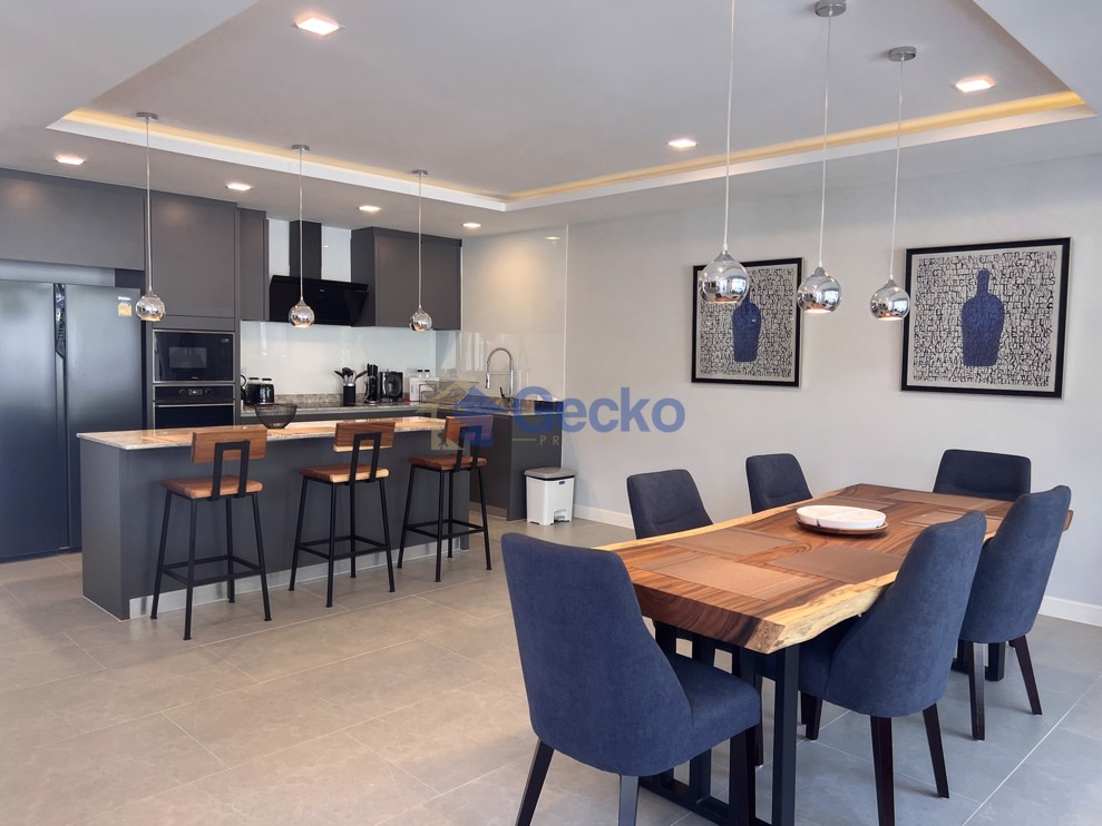 5 Bedrooms House in Serenity Jomtien Villas  Jomtien H011395 (Photo 3)