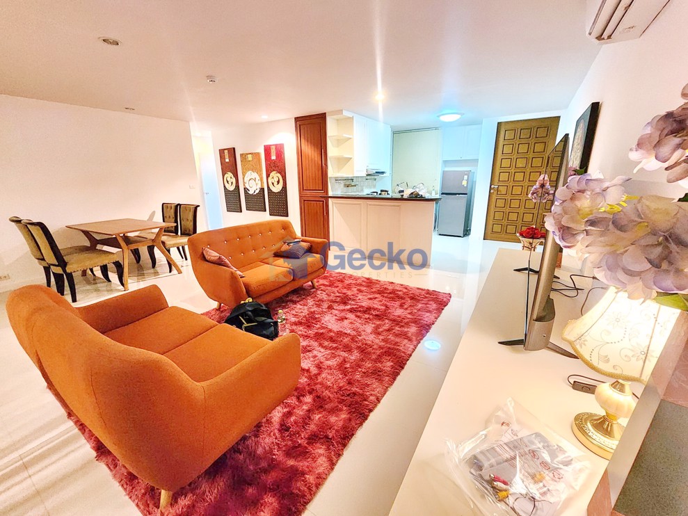 2 Bedrooms Condo in Panchalae Jomtien C011410 (Photo 2)