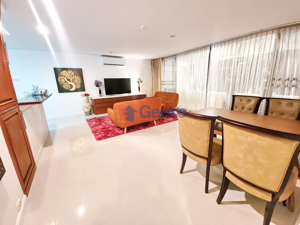 2 Bedrooms Condo in Panchalae Jomtien C011410 (Photo 3)