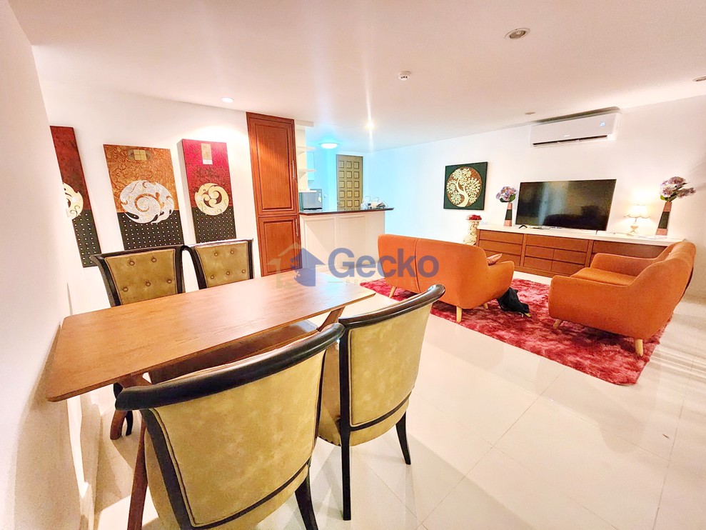 2 Bedrooms Condo in Panchalae Jomtien C011410 (Photo 4)