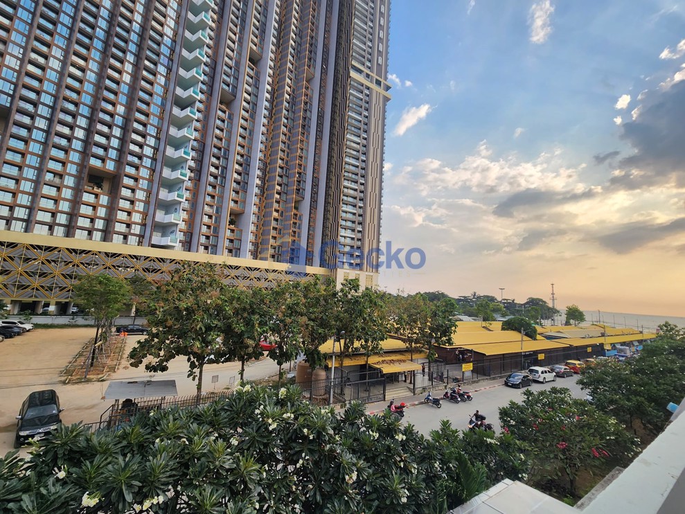 2 Bedrooms Condo in Panchalae Jomtien C011410 (Photo 1)