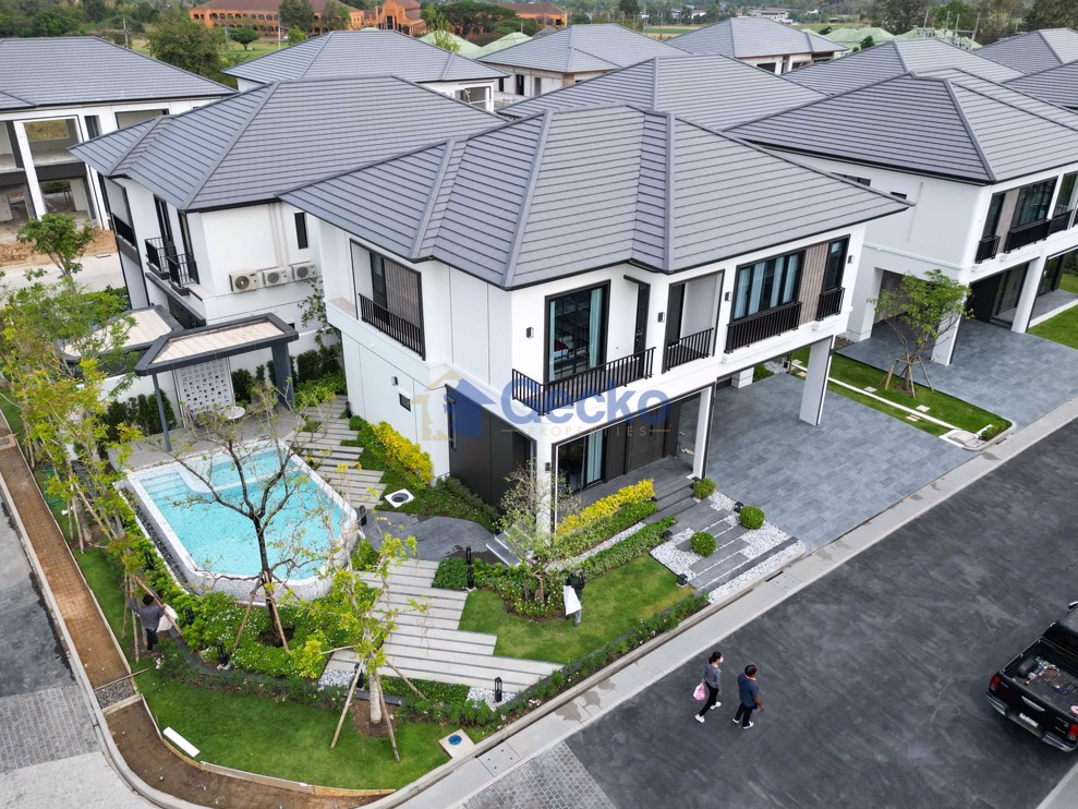 4 Bedrooms House in Chieftain  East Pattaya H011123 (Photo 1)