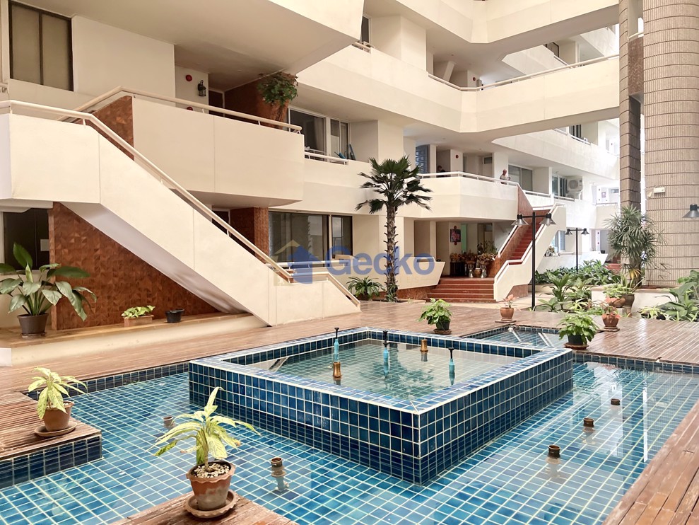 3 Bedrooms Condo in Panchalae Jomtien C011444 (Photo 4)