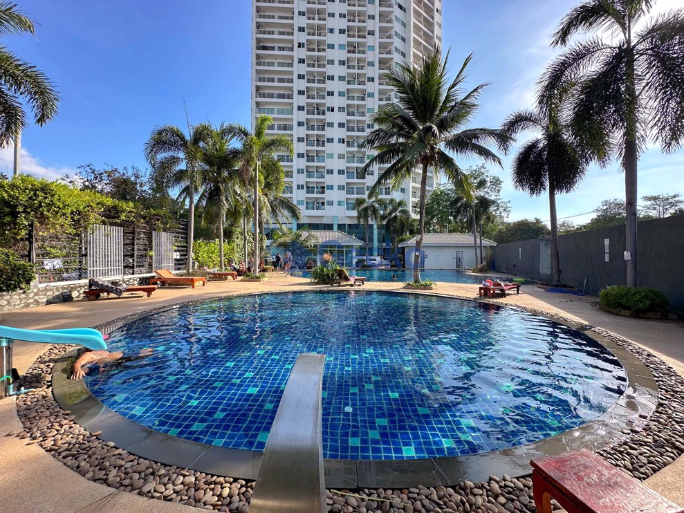 AD Condo Hyatt (Photo 1)