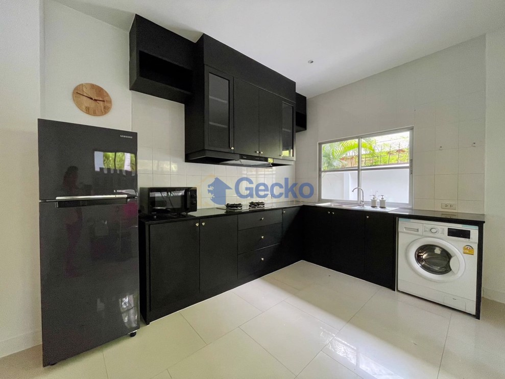 2 Bedrooms House  East Pattaya H011456 (Photo 3)