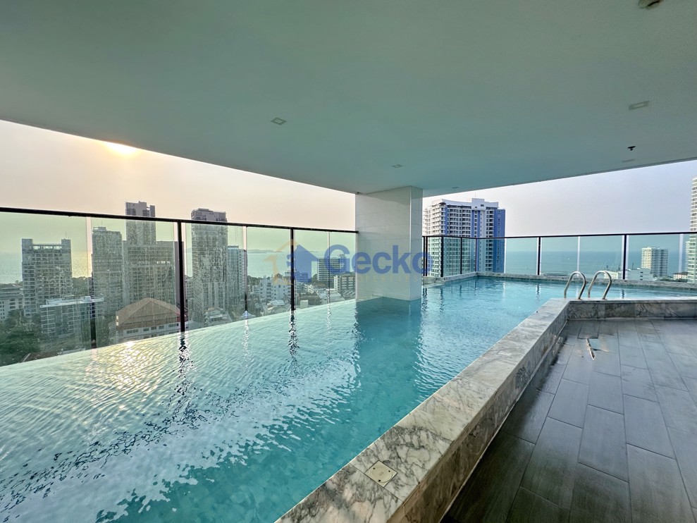 1 Bedroom Condo in The Jewel Pratumnak Pratumnak C011474 (Photo 1)