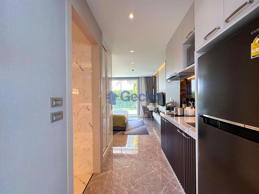 Studio Condo in The Coral Pattaya North Pattaya C011461 (Photo 3)