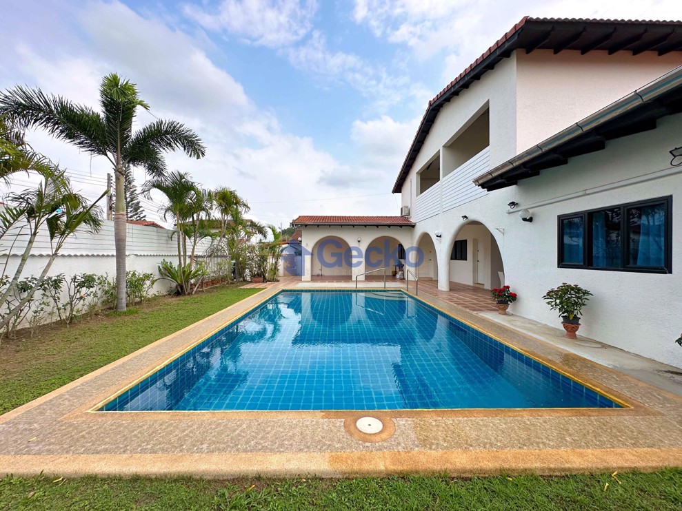 3 Bedrooms House in Mabprachan Gardens  East Pattaya H011489 (Photo 1)