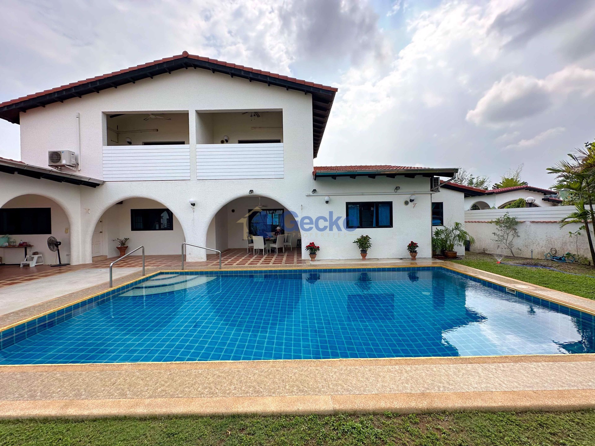 3 Bedrooms House in Mabprachan Gardens  East Pattaya H011489