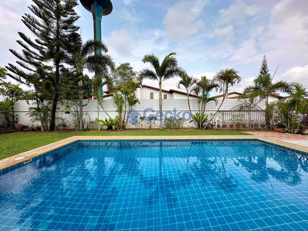 3 Bedrooms House in Mabprachan Gardens  East Pattaya H011489 (Photo 2)