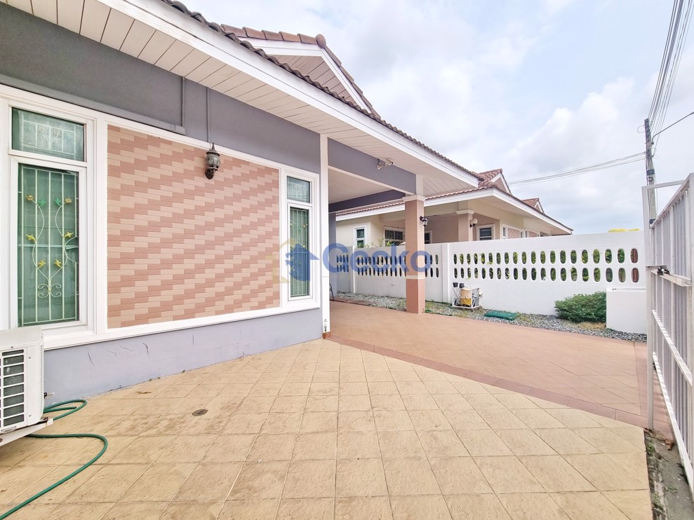 2 Bedrooms House in Chokchai Village 8  East Pattaya H011524 (Photo 1)