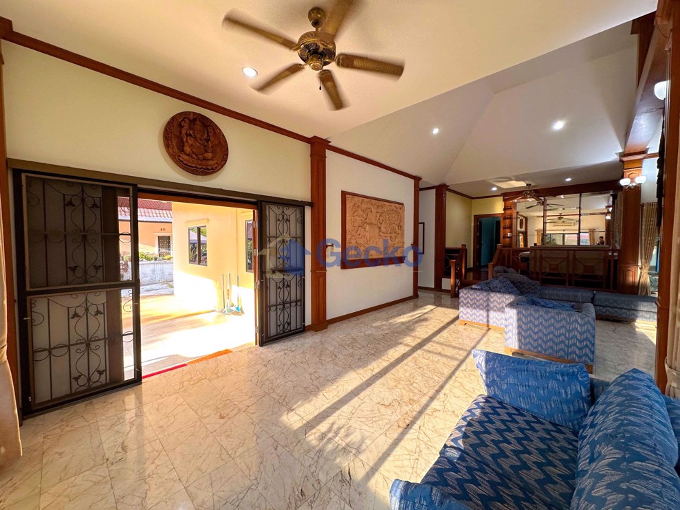 3 Bedrooms House in Pattaya Hill Village 1  East Pattaya H006157 (Photo 4)