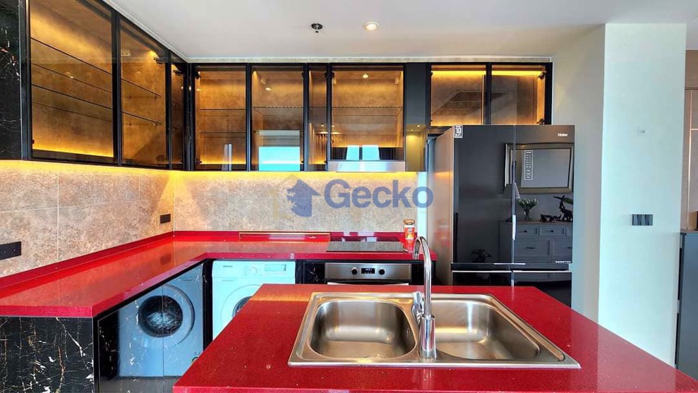 2 Bedrooms Condo in The Riviera Ocean Drive Jomtien C011530 (Photo 1)