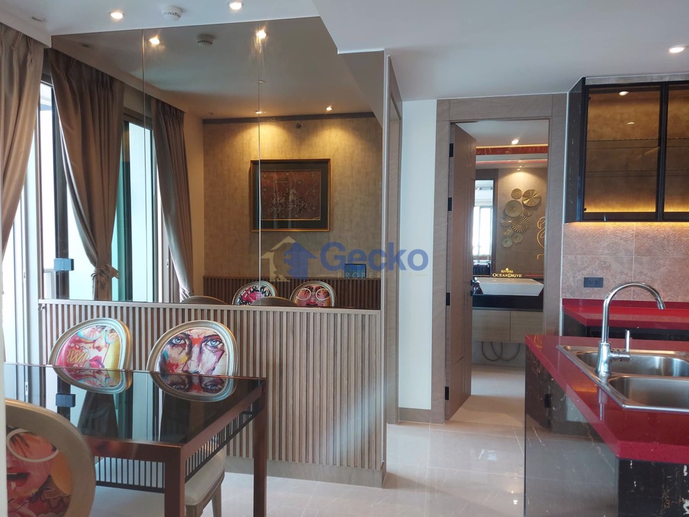 2 Bedrooms Condo in The Riviera Ocean Drive Jomtien C011530 (Photo 3)