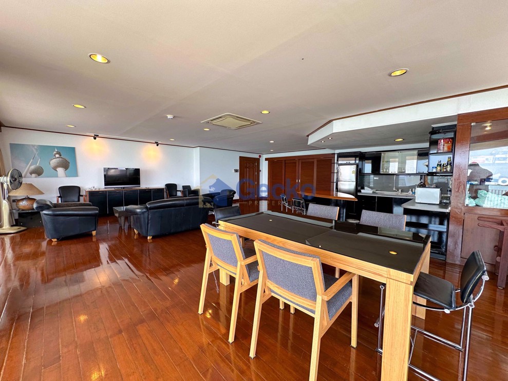2 Bedrooms Condo in Baan Rimpha North Pattaya C006957 (Photo 4)