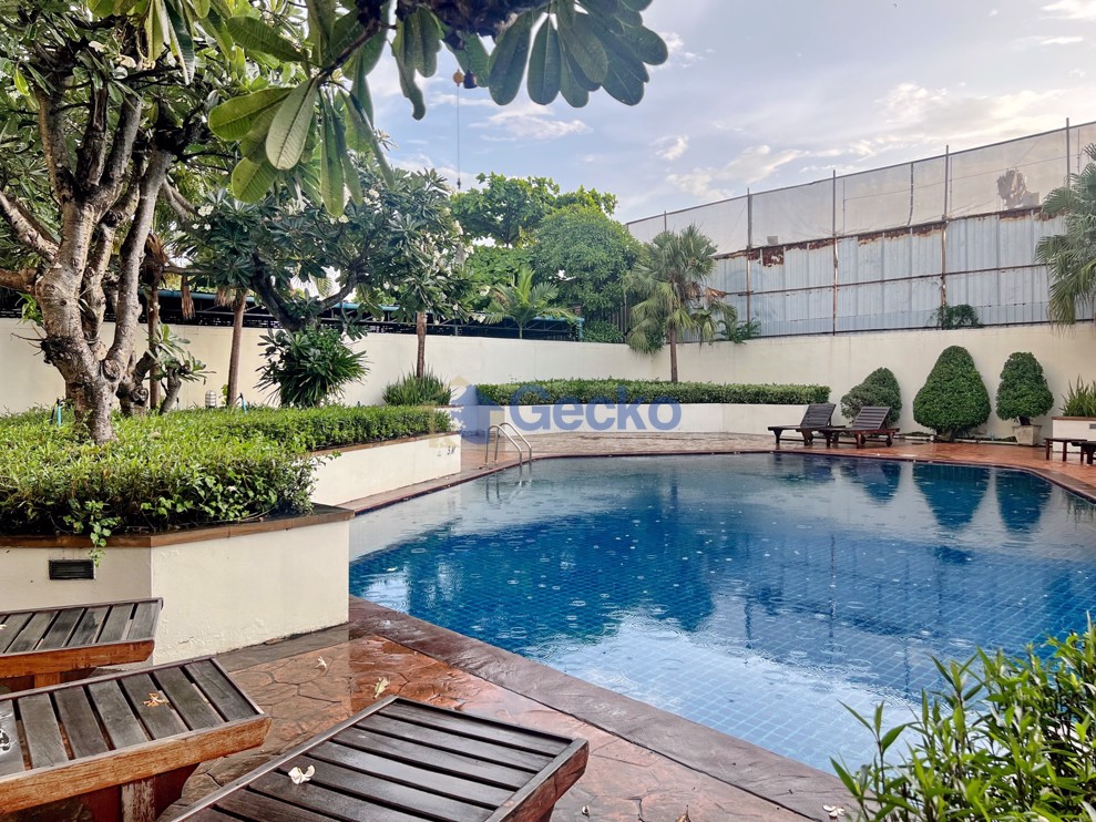 3 Bedrooms Condo in Panchalae Jomtien C011532 (Photo 1)