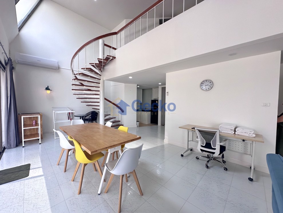 3 Bedrooms Condo in Panchalae Jomtien C011532 (Photo 3)