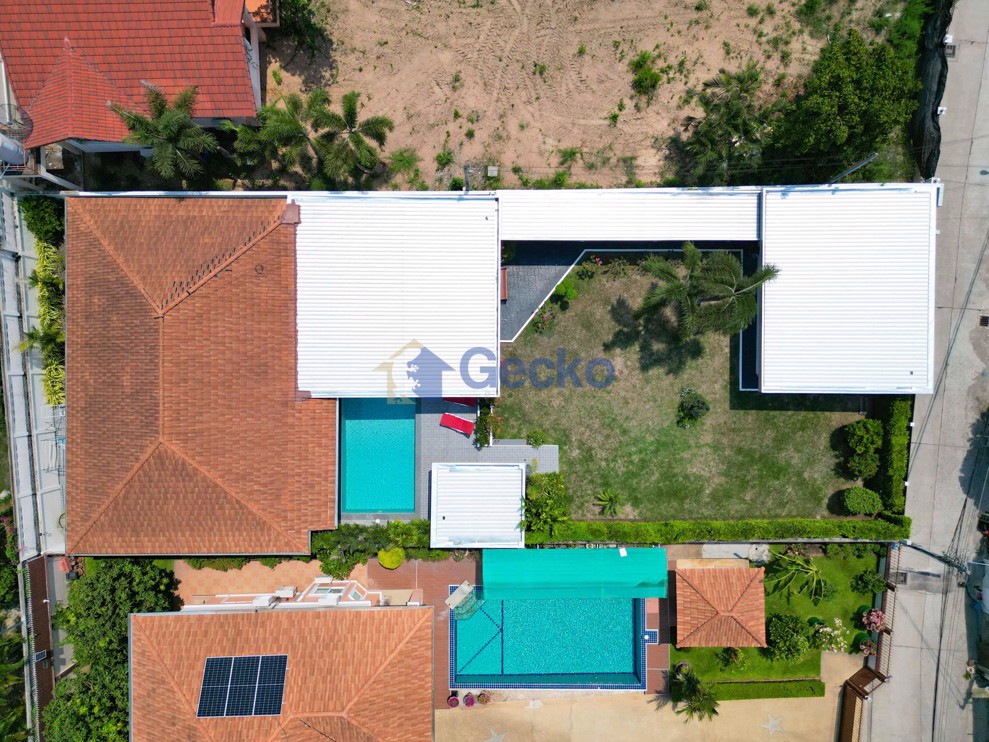 3 Bedrooms House  East Pattaya H011534 (Photo 2)