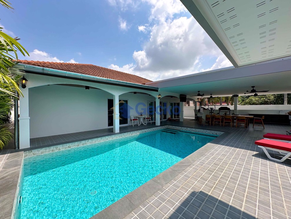 3 Bedrooms House  East Pattaya H011534 (Photo 4)