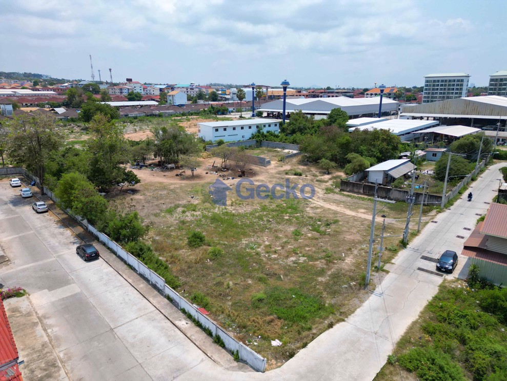 ที่ดิน available in พัทยาตะวันออก L011544 (Cover Photo)